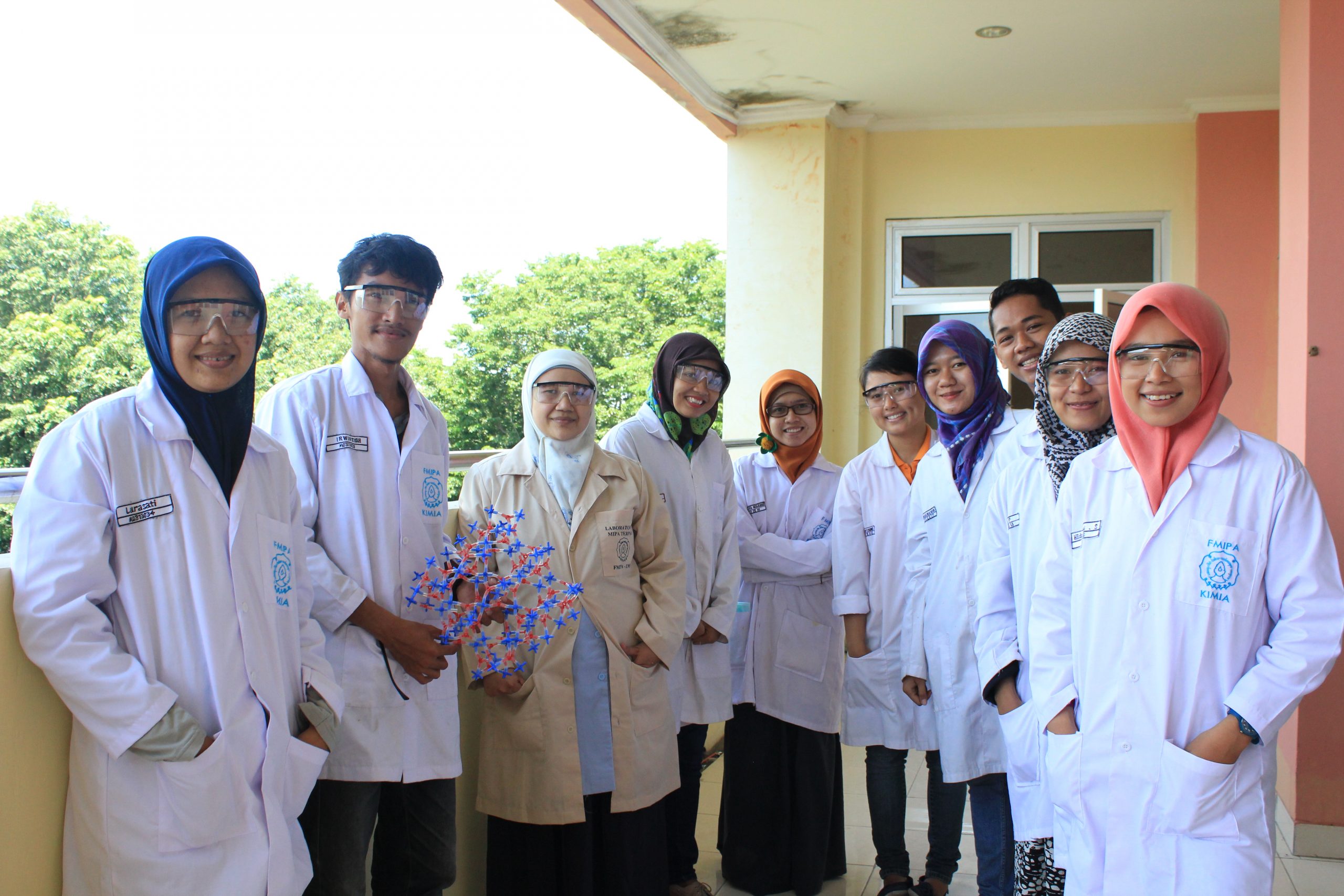 Taking picture together in front of inorganic laboratory