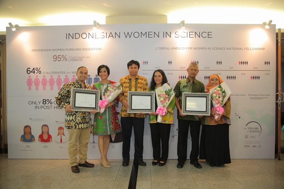 Awarding L_Oréal For Women in Science (2014)