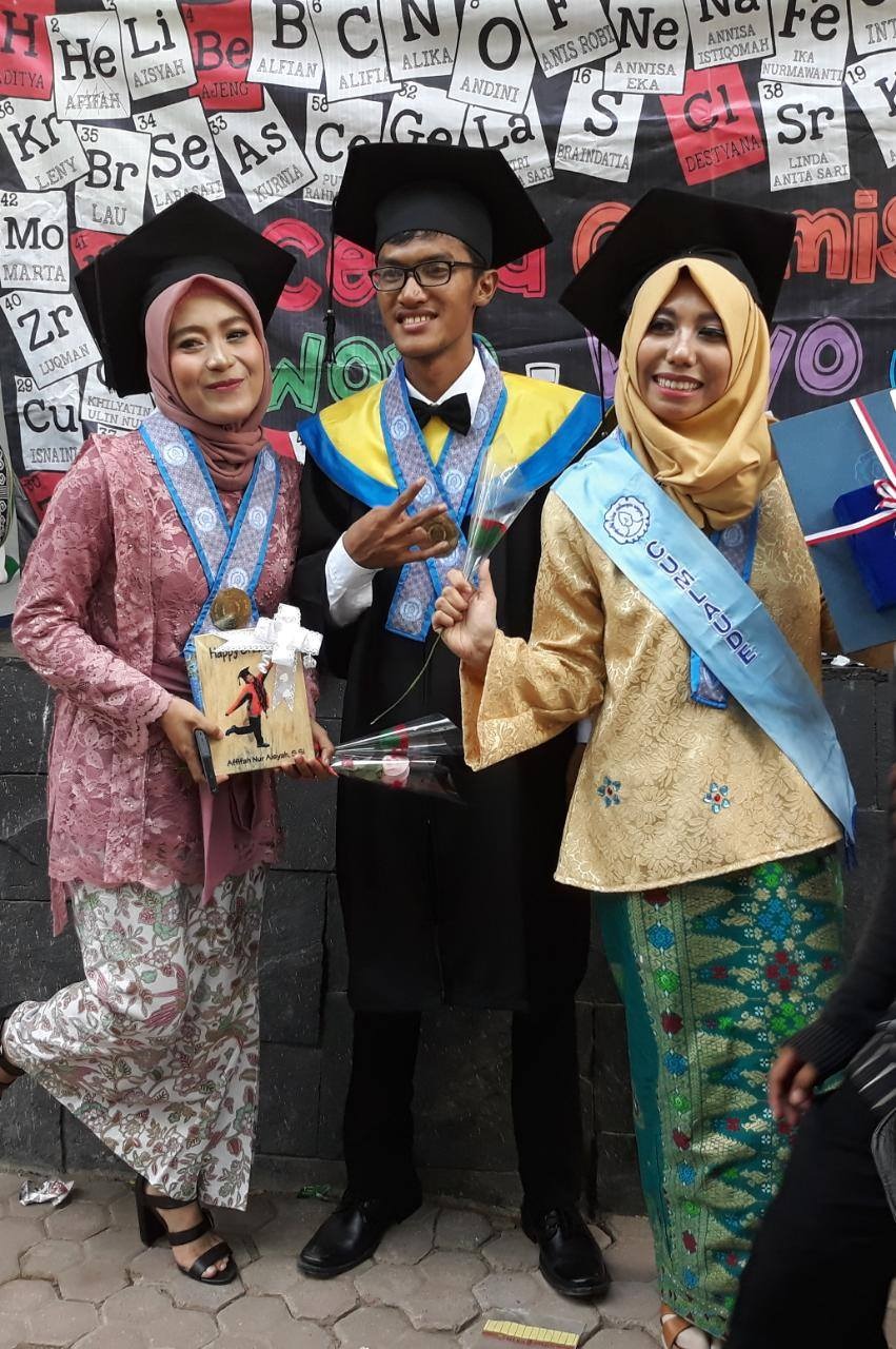 Graduation Irwinsyah, Imah, and Afifah