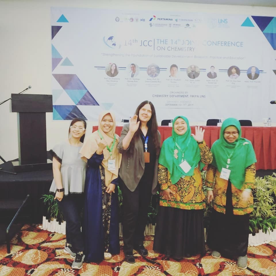 Taking picture together with Prof. Eva Hey-Hawkins in JCC event (2019)